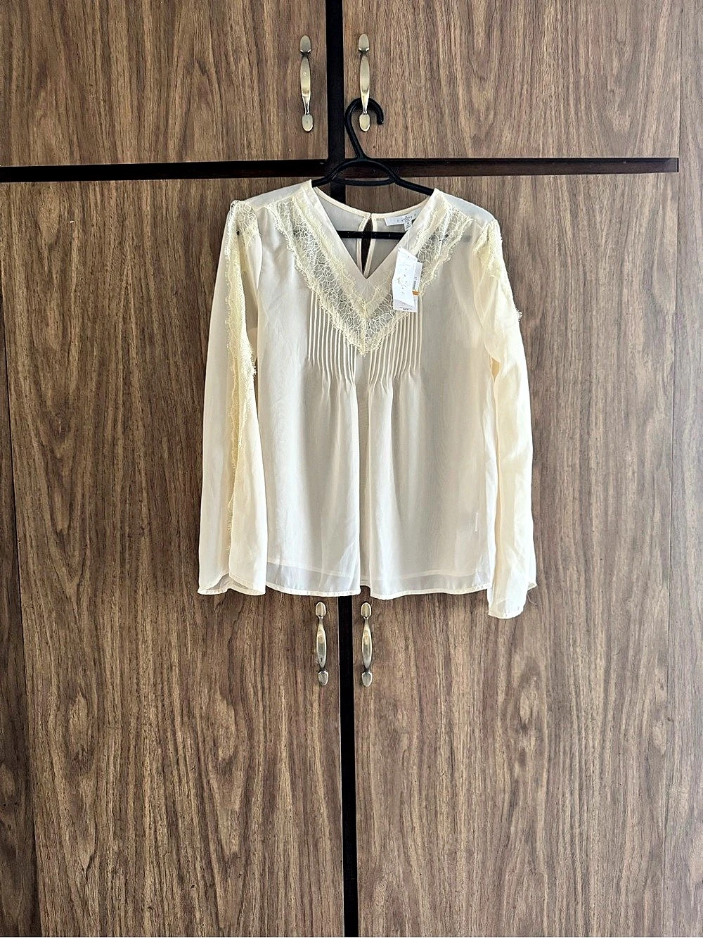 Fever Lace Trim Blouse in Cream Size Small NWT